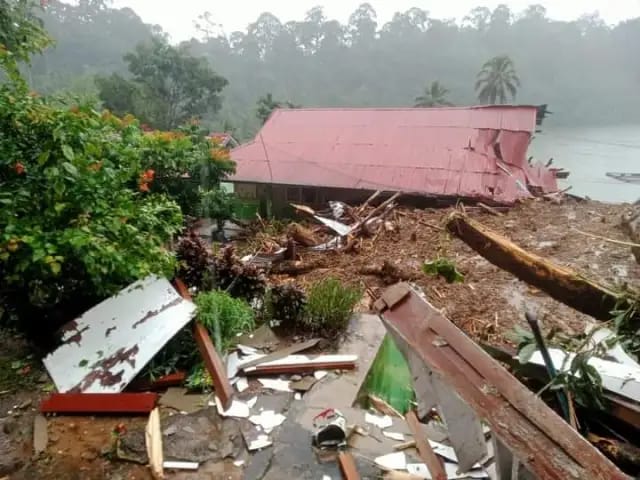 Curah Hujan Tinggi Akibatkan Banjir Dan Longsor Kota Padang – Suluh ...