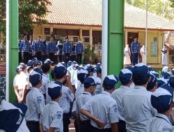 Peringati Hari Sumpah Pemuda ke-95, SMP Negeri 01 Sukolilo Gelar Upacara Bendera