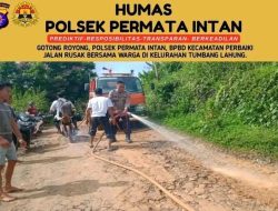 Gotong Royong: Polsek Permata Intan dan BPBD Kecamatan Perbaiki Jalan Rusak Bersama Warga di Kelurahan Tumbang Lahung