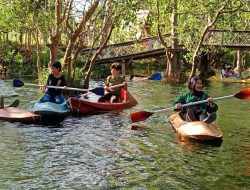 Libur Nataru, Nikmati Keseruan Bermain Kano ke Pantai Cacalan Banyuwangi