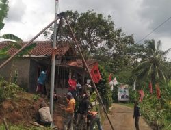 Anggota DPR RI 1X Dr. RibkaTjiptaning Proletariyati A.Ak Berikan Bantuan   PJU TS Kepada Warga Kecamatan Nagrak Sukabumi