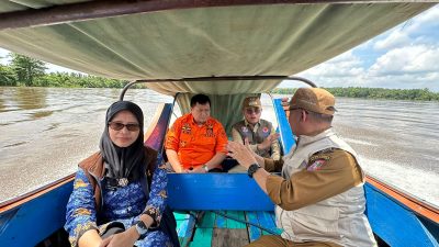 Pj Bupati Bersama Sekda Pantau Banjir di Kecamatan Rantau Bayur Naik Spedboat