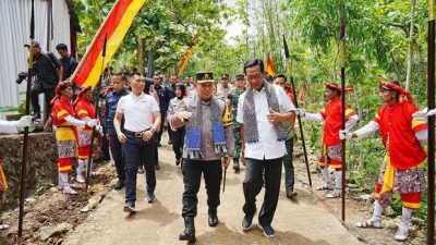 Kapolri Jenderal Listyo Sigit Prabowo Resmikan 10 Sumur Bor Polri Presisi  Gunungkidul dan Bagikan Sembako
