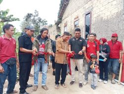 Wakili Calon DPRD  Sukabumi, Hendri Wijanarko Resmikan Pembangunan Jalan Cor Desa Balekambang Nagrak  