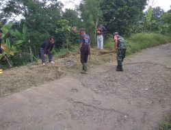 Ciptakan Bersih Bebas Sampah, Koramil Nagrak 0607-10 Karya Bhakti Pembersihan  Jalan Lingkungan  