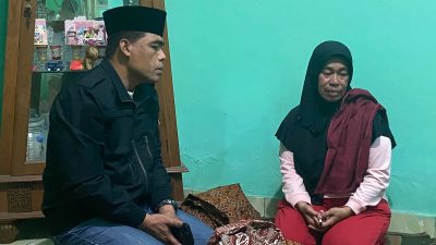 Kabid Humas Polda Sumsel Kombes Pol Sunarto beserta staff dan jajaran melayat di kediaman (alm) Sudirman Bin Romli