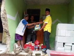Pemdes Ci jengkol Memberikan Bantuan ke warga yang  Ambruk  Rumahnya