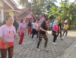 Puluhan Emak-emak Warga Desa Pegadingan Cilacap Antusias ikuti Senam Aerobik