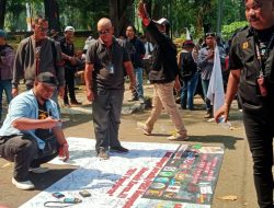 Persatuan wartawan Sukabumi dari berbagai Aliansi melakukan Aksi Demo Di Depan Gedung DPRD kabupaten Sukabumi