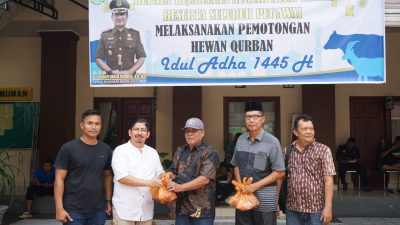 Kejari Aceh Timur Berbagi Sapi Kurban Dengan Wartawan Untuk Membina Kemitraan Dengan Insan Media Pada Idul Adha 1445 H