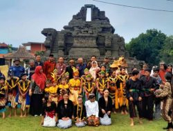 TNI Dukung Pelestarian Budaya: Wayang Topeng Memukau di Candi Jago