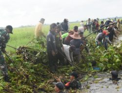 Bersinergi TNI-Polri Bersama Masyarakat, Bersihkan Aliran Sungai Di Binjai Pirua