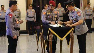 Kapolri  Pimpin Upacara Kenaikan Pangkat Perwira Tinggi dan Sertijab Pejabat Utama Mabes Polri