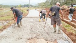 Pemdes Badran Bangun Rehabilitasi Pengerasan Jalan Desa 2025 Untuk Permudah Akses Ekonomi dan Ketahanan Pangan