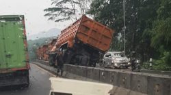 Diduga Sopir Mengantuk, Truk Tronton Alami Kecelakaan Tunggal di Krincing Secang